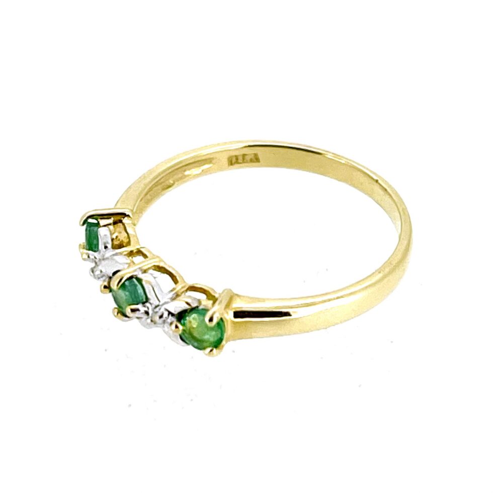 Vintage British High Street emerald and diamond jewellery with a traditional five-stone design