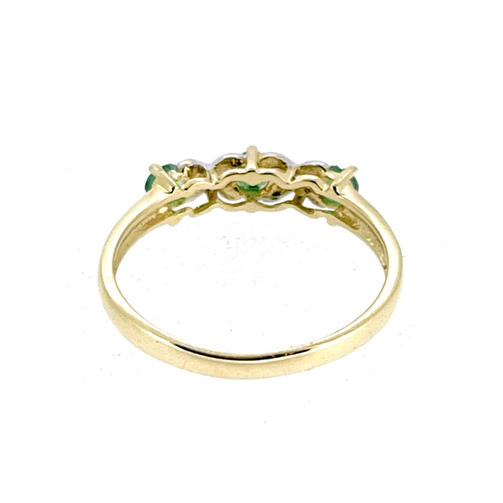 Side view of vintage 9ct gold emerald ring showing raised gemstone setting and slender D-section shank